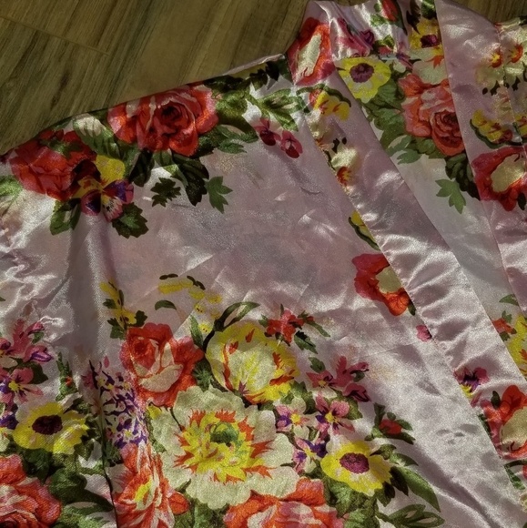 Floral Robe - Picture 2 of 3